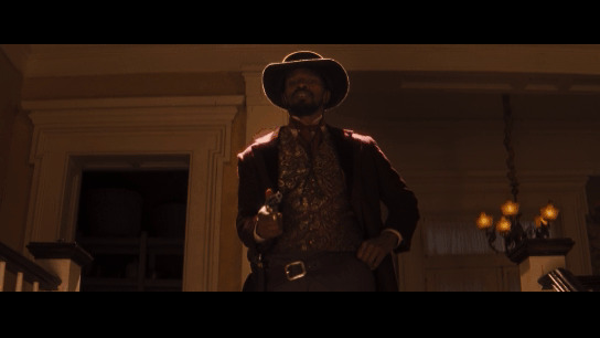 Джанго стреляет в ногу Стивену