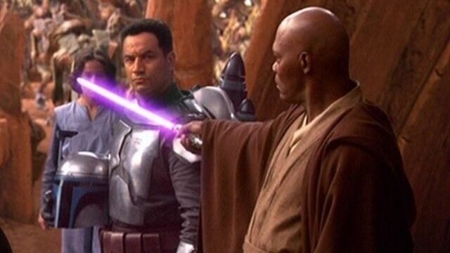 Стивен неодобрительно смотрит на охотника за головами Джанго